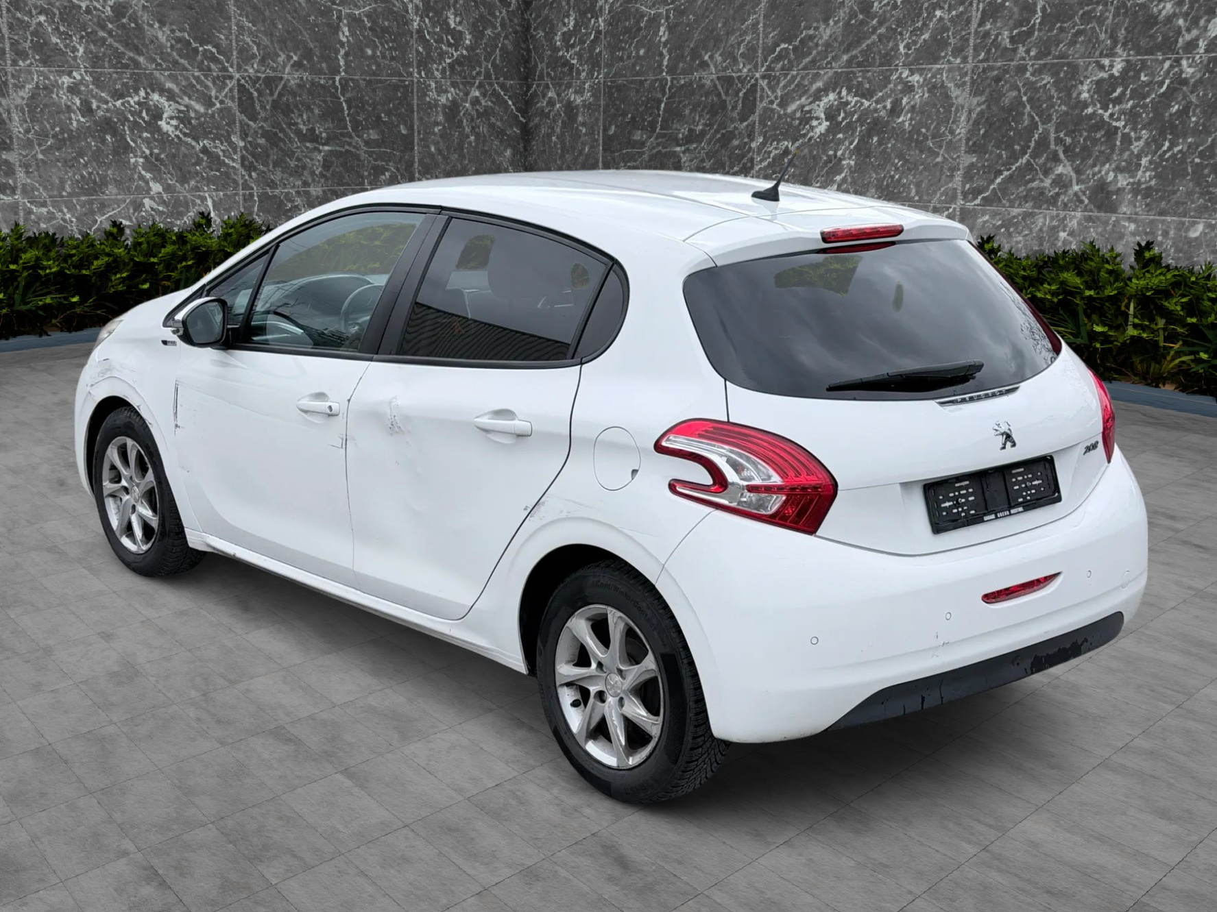 PEUGEOT 208 1.2 VTI Style-image-4
