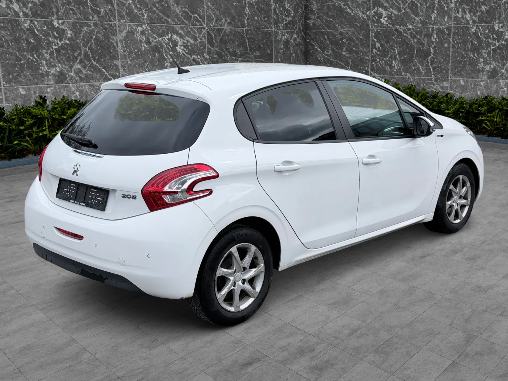 PEUGEOT 208 1.2 VTI Style-image-2