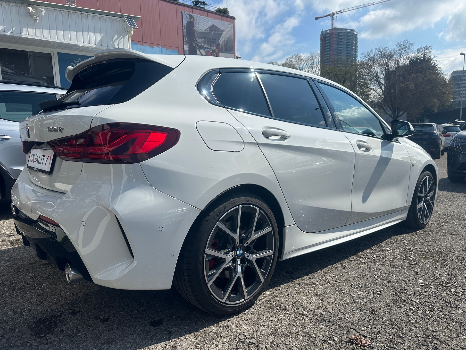 BMW 128ti Steptronic-showroom-element-1