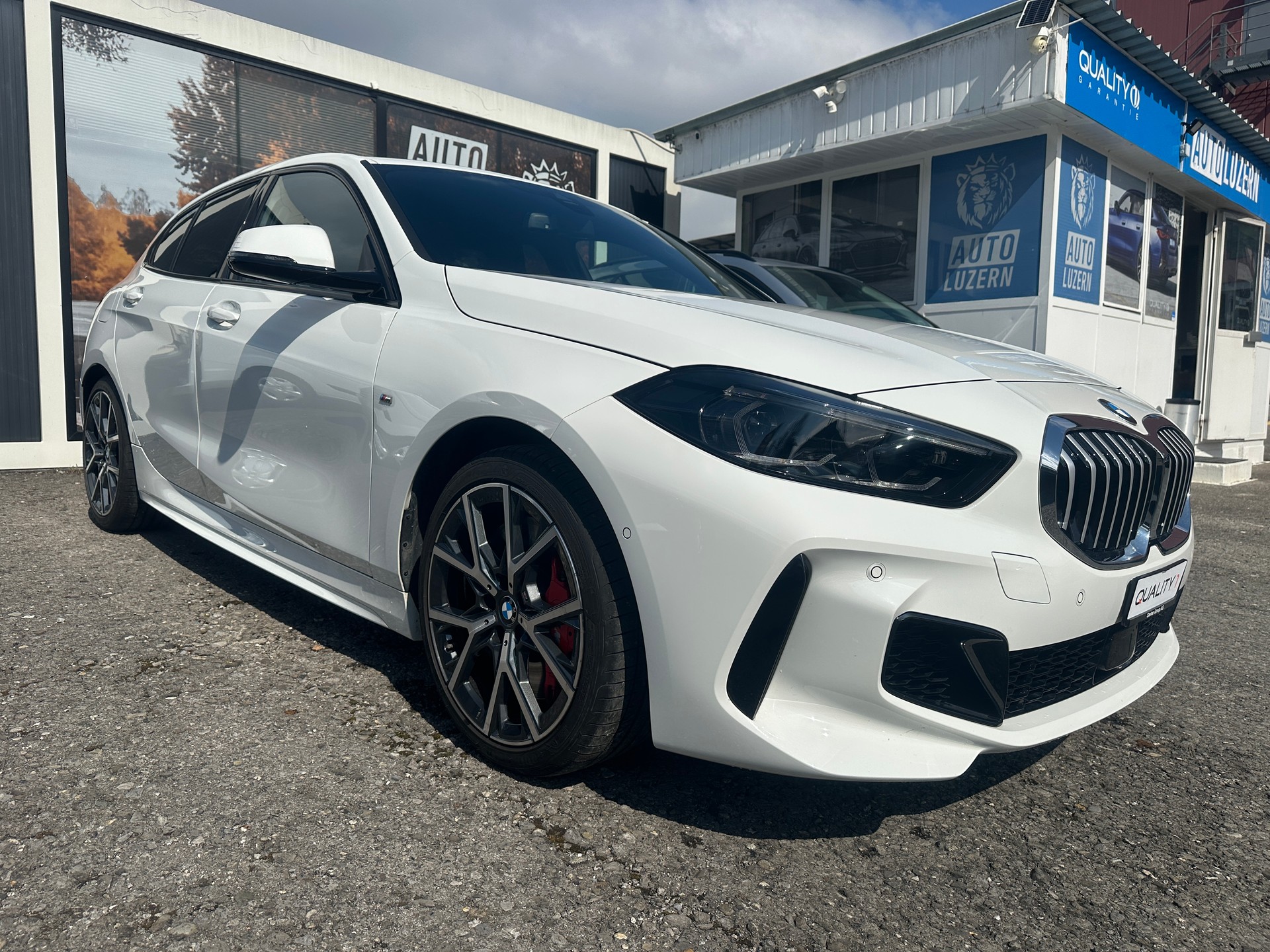 BMW 128ti Steptronic-showroom-element-2