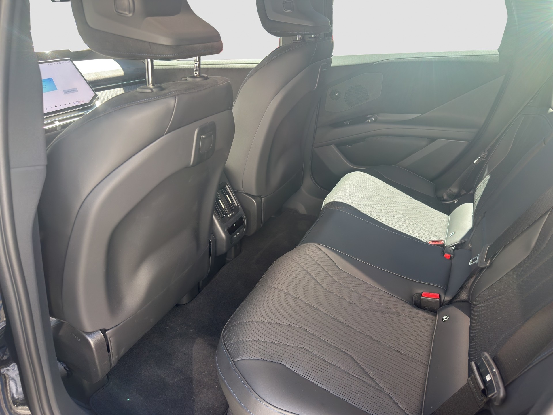 BMW iX3 50 xDrive M Sport-image-11
