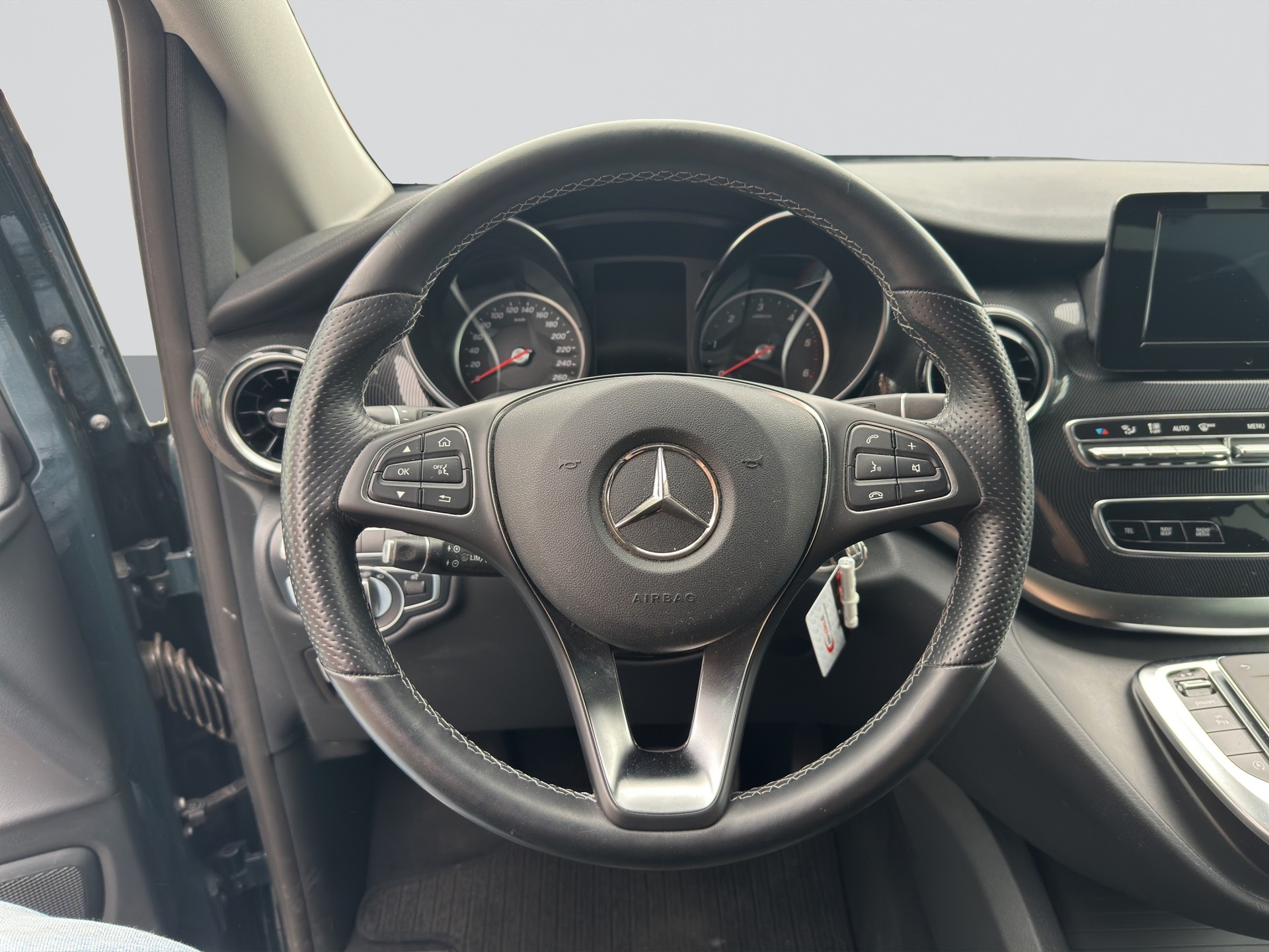 MERCEDES-BENZ V 220 d 8Pl. Edition lang 9G-Tronic-image-10