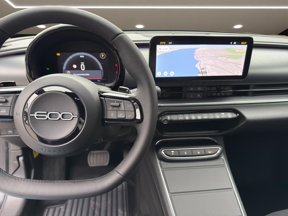 FIAT 600 1.2 Hybrid 145 Sport-image-10