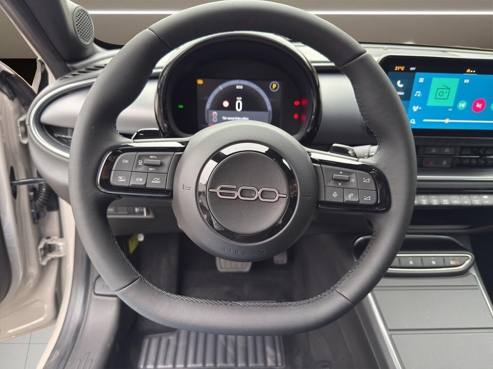 FIAT 600 1.2 Hybrid 145 Sport-image-8