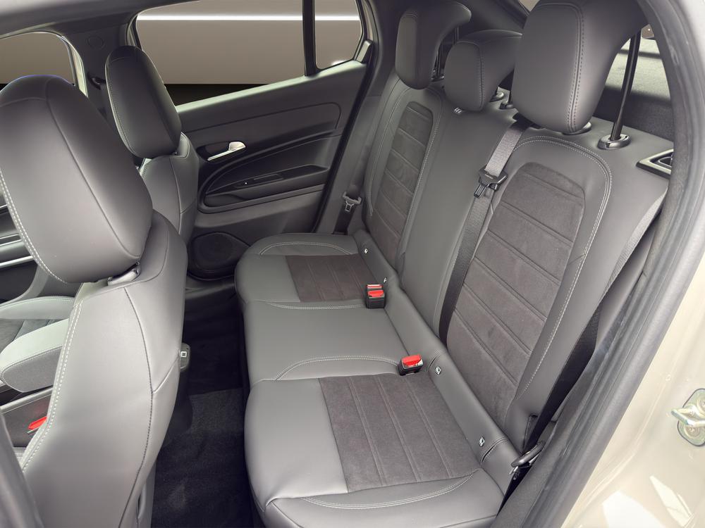 FIAT 600 1.2 Hybrid 145 Sport-image-13