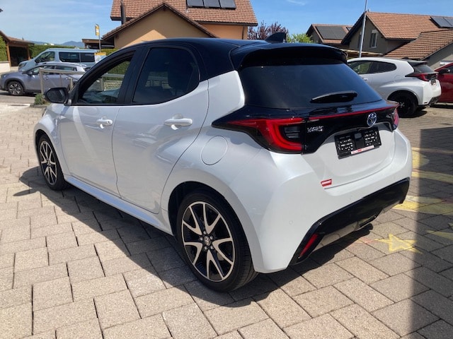 TOYOTA Yaris 1.5 Style e-CVT-image-7