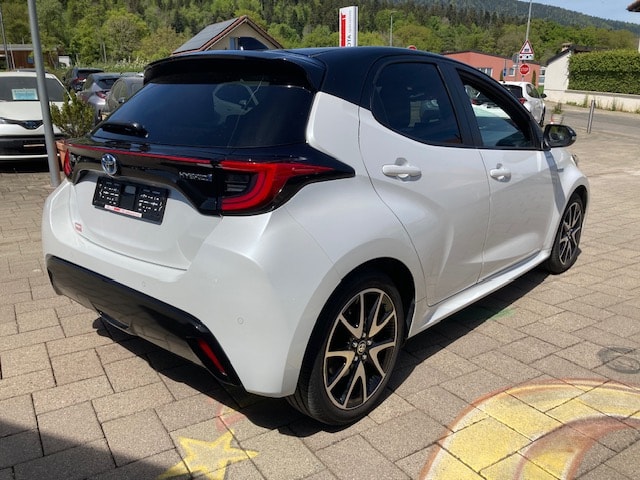 TOYOTA Yaris 1.5 Style e-CVT-image-4