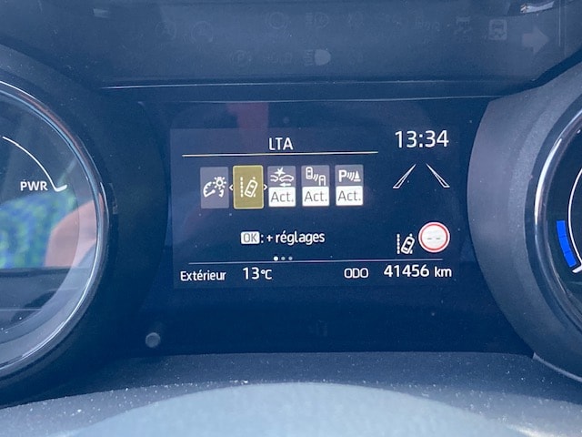 TOYOTA Yaris 1.5 Style e-CVT-image-15