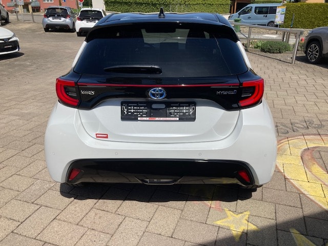 TOYOTA Yaris 1.5 Style e-CVT-image-5