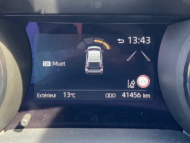 TOYOTA Yaris 1.5 Style e-CVT-image-14