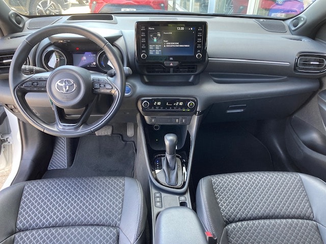 TOYOTA Yaris 1.5 Style e-CVT-image-9