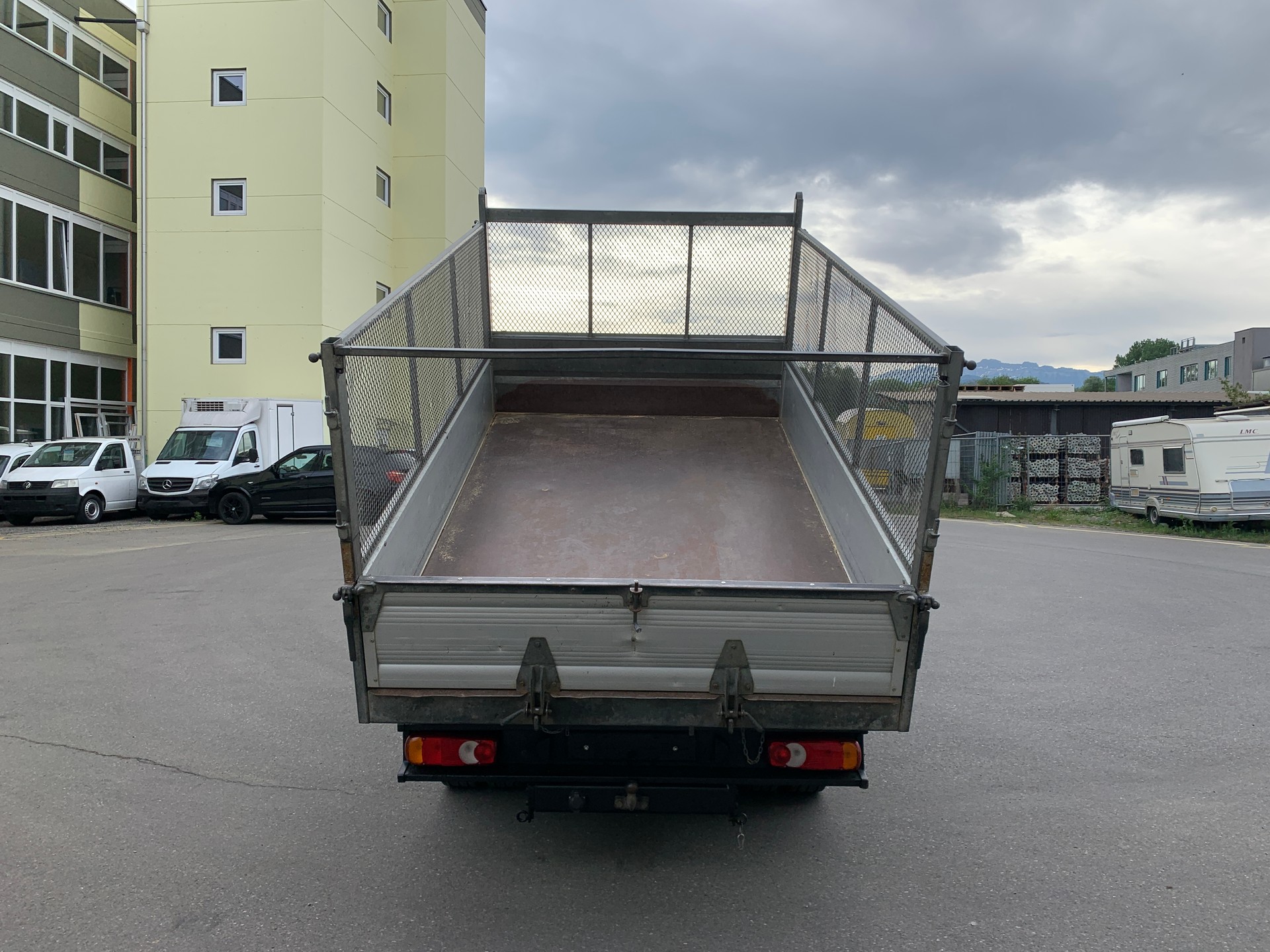 NISSAN kipper-showroom-element-2