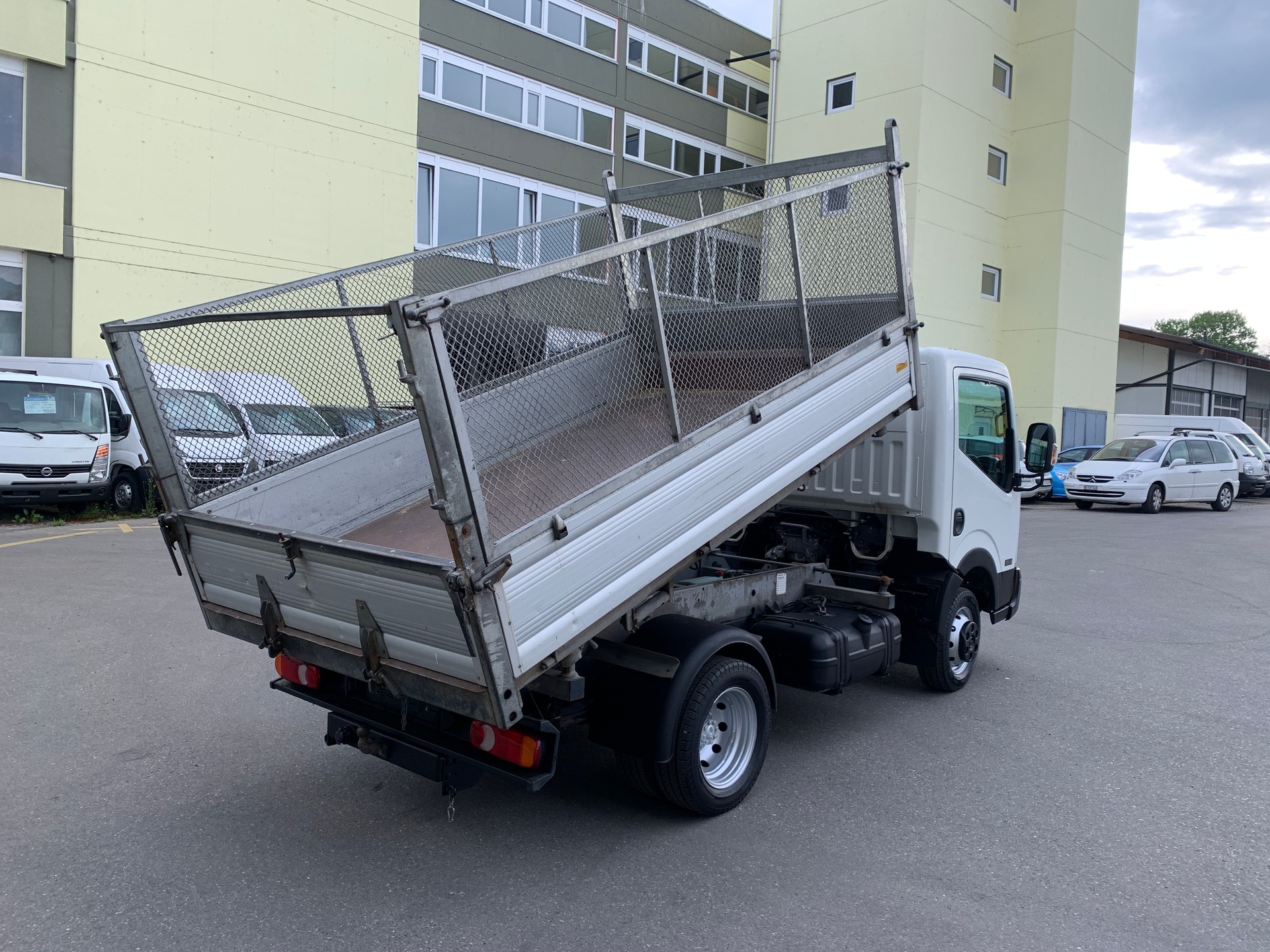 NISSAN kipper-showroom-element-3