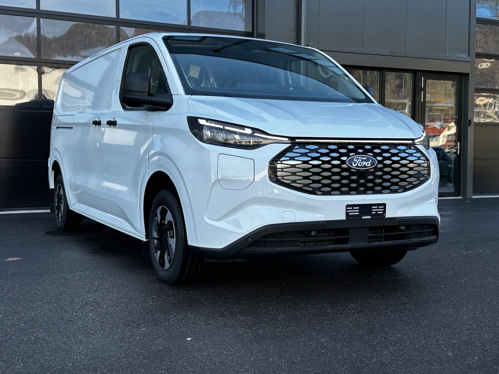 FORD Transit Custom Van 340 L2H1 65kWh Trend-image-1