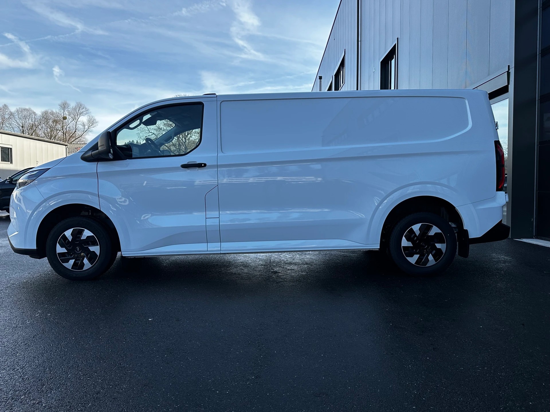 FORD Transit Custom Van 340 L2H1 65kWh Trend-image-3