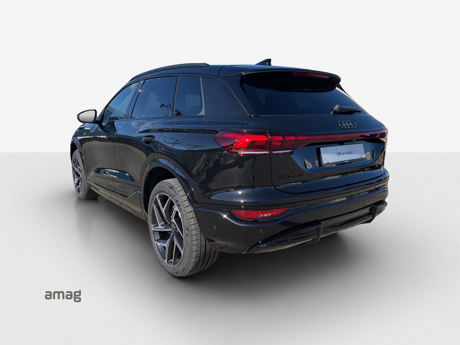 AUDI Q6 e-tron quattro-showroom-element-2