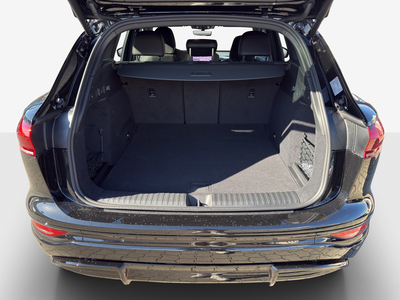 AUDI Q6 e-tron quattro-image-12