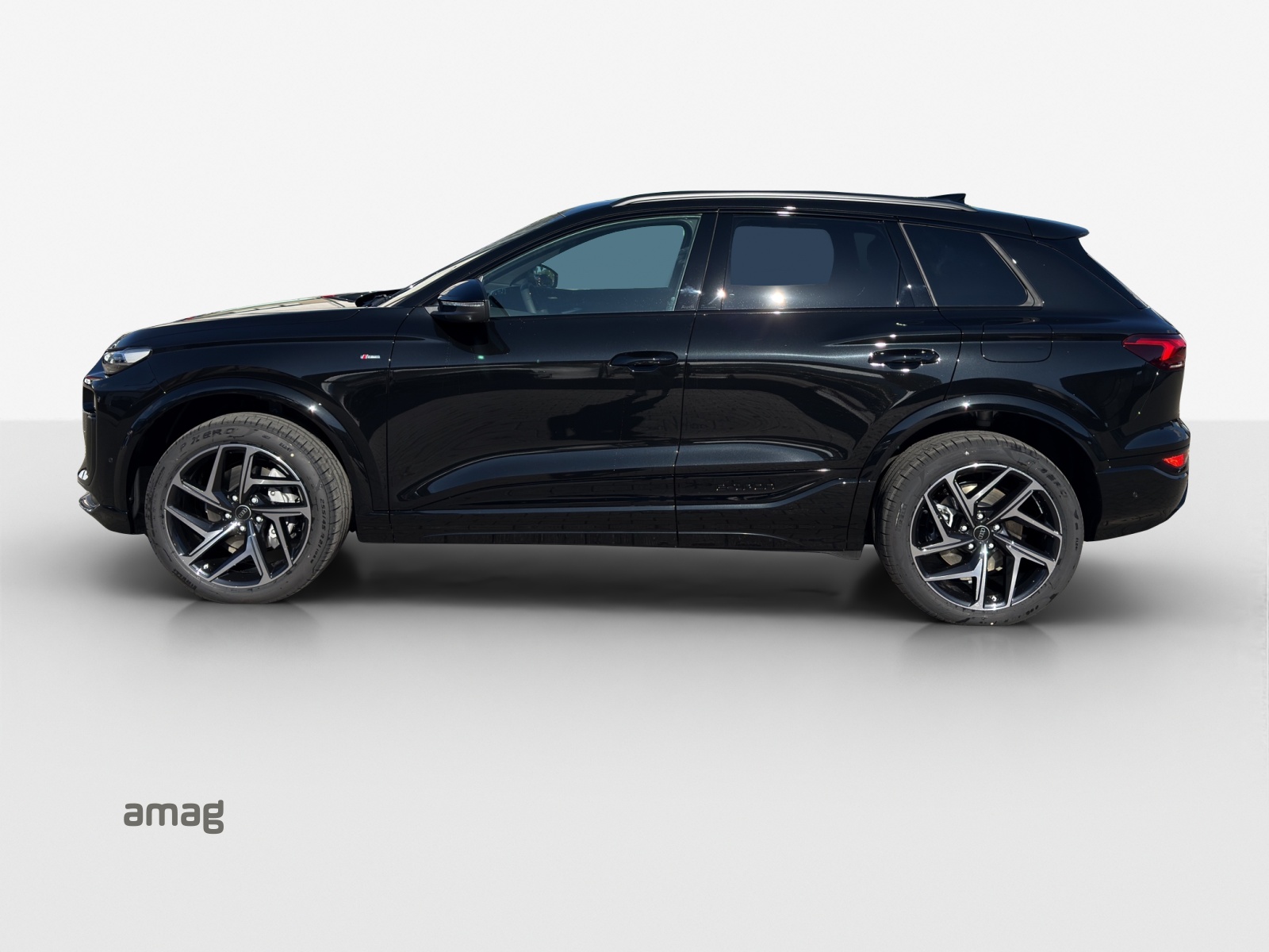 AUDI Q6 e-tron quattro-showroom-element-1