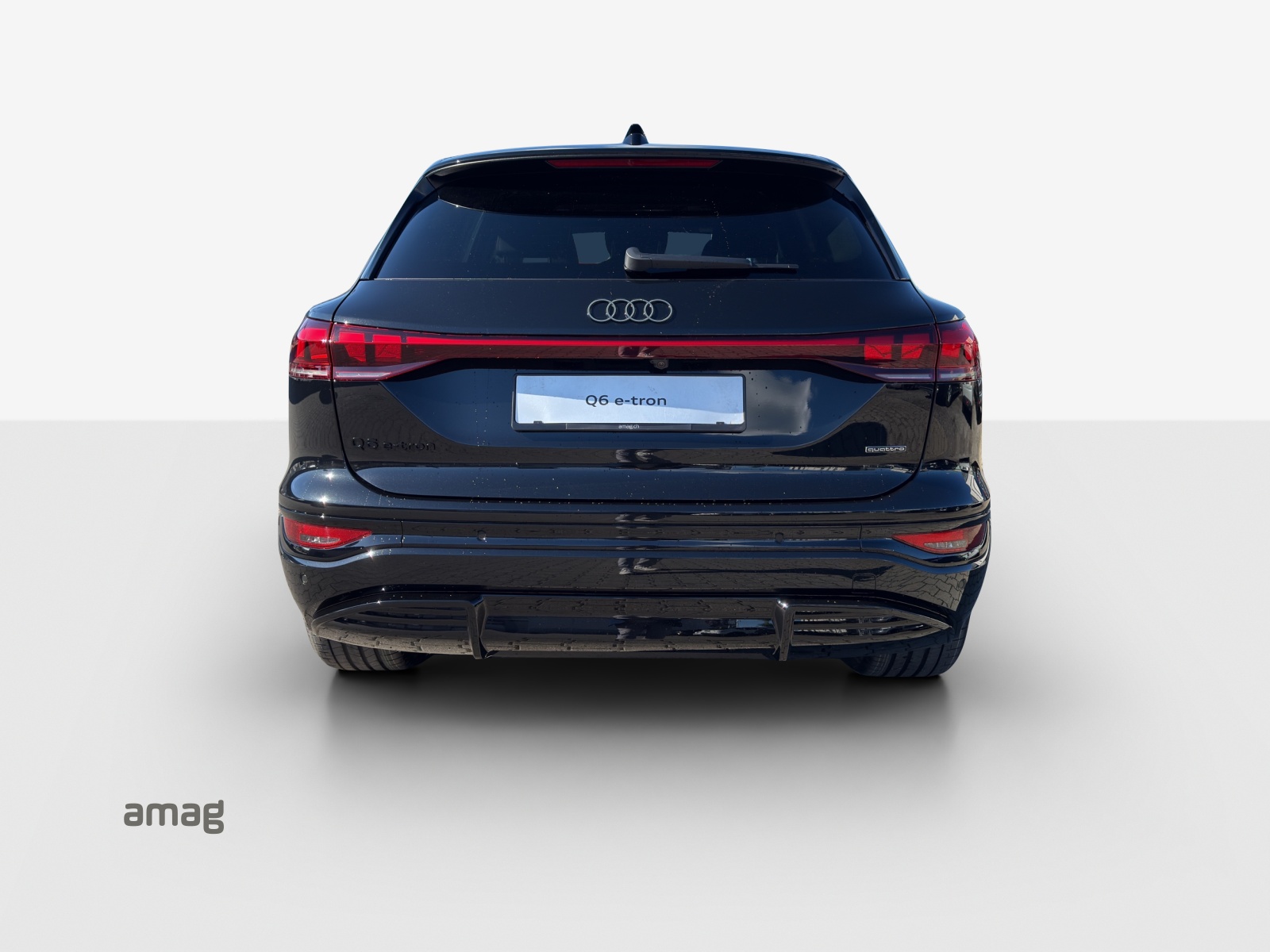 AUDI Q6 e-tron quattro-showroom-element-3