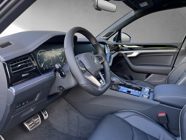 VW Touareg 3.0 TDI R-Line Final Edition Tiptronic-image-4