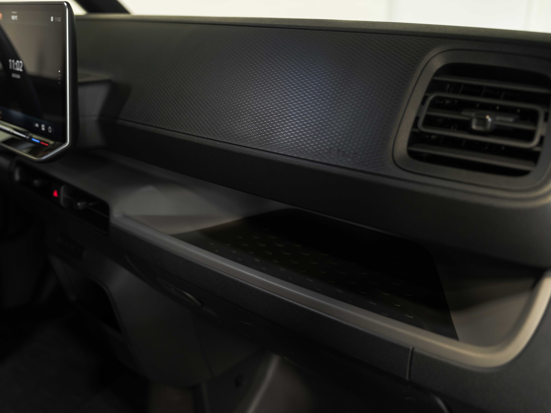 VW ID. Buzz Cargo Pro NEUSTES MODELL 5 Jahre oder 150'000km Werksgarantie-image-35