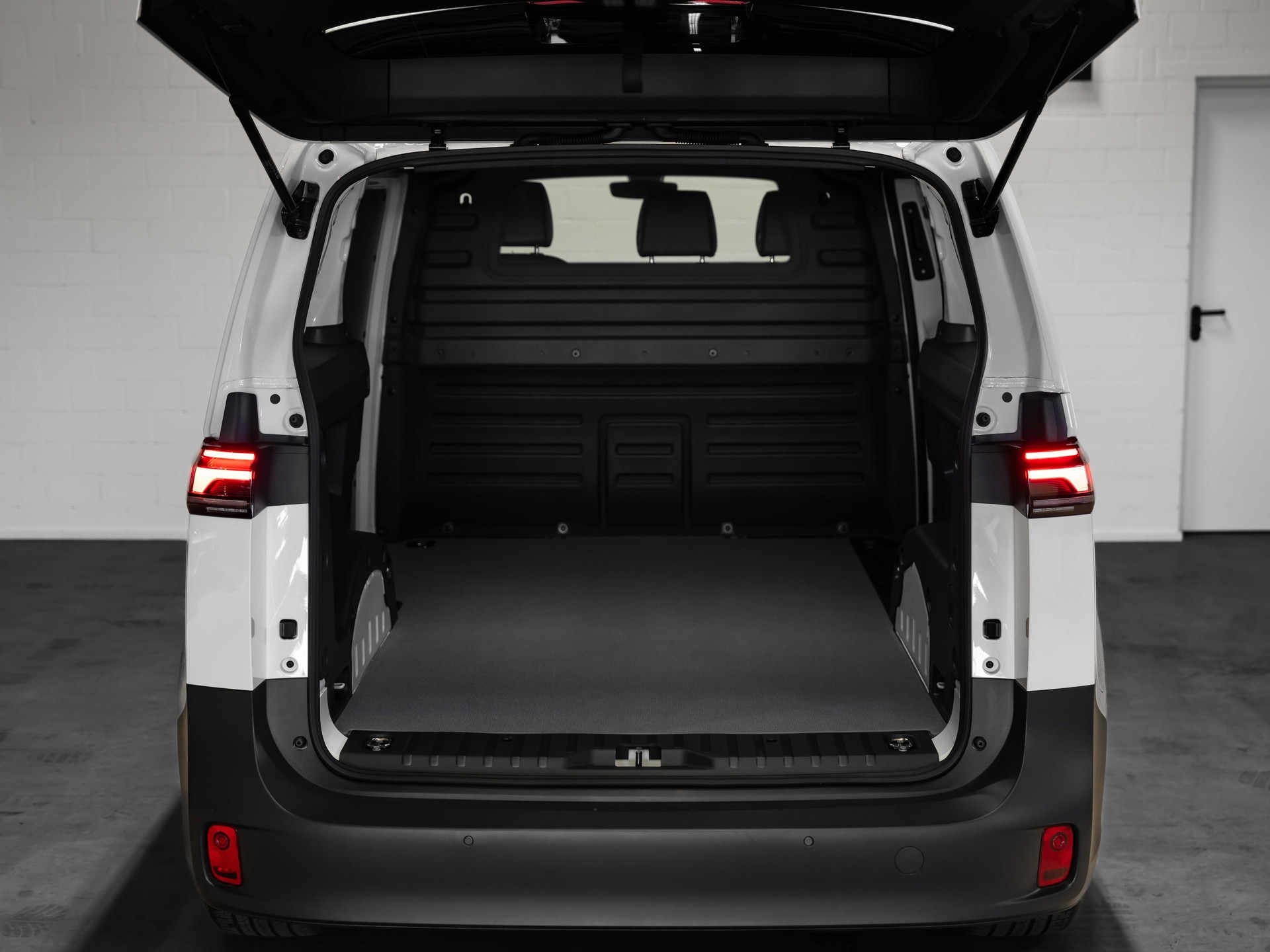 VW ID. Buzz Cargo Pro NEUSTES MODELL 5 Jahre oder 150'000km Werksgarantie-image-25
