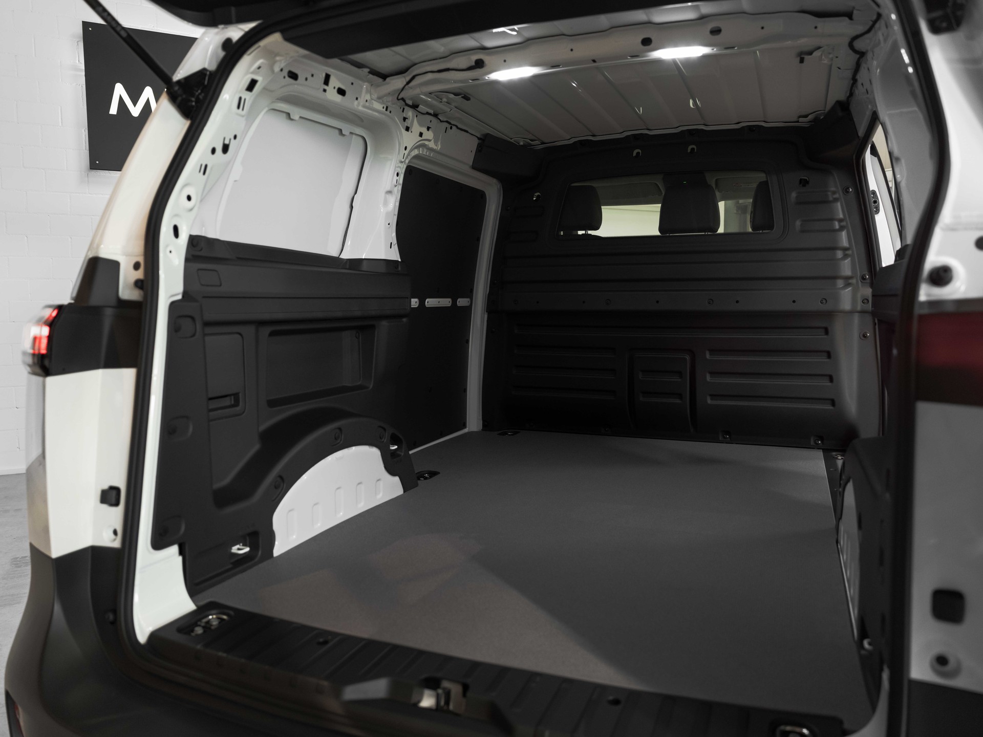 VW ID. Buzz Cargo Pro NEUSTES MODELL 5 Jahre oder 150'000km Werksgarantie-image-23