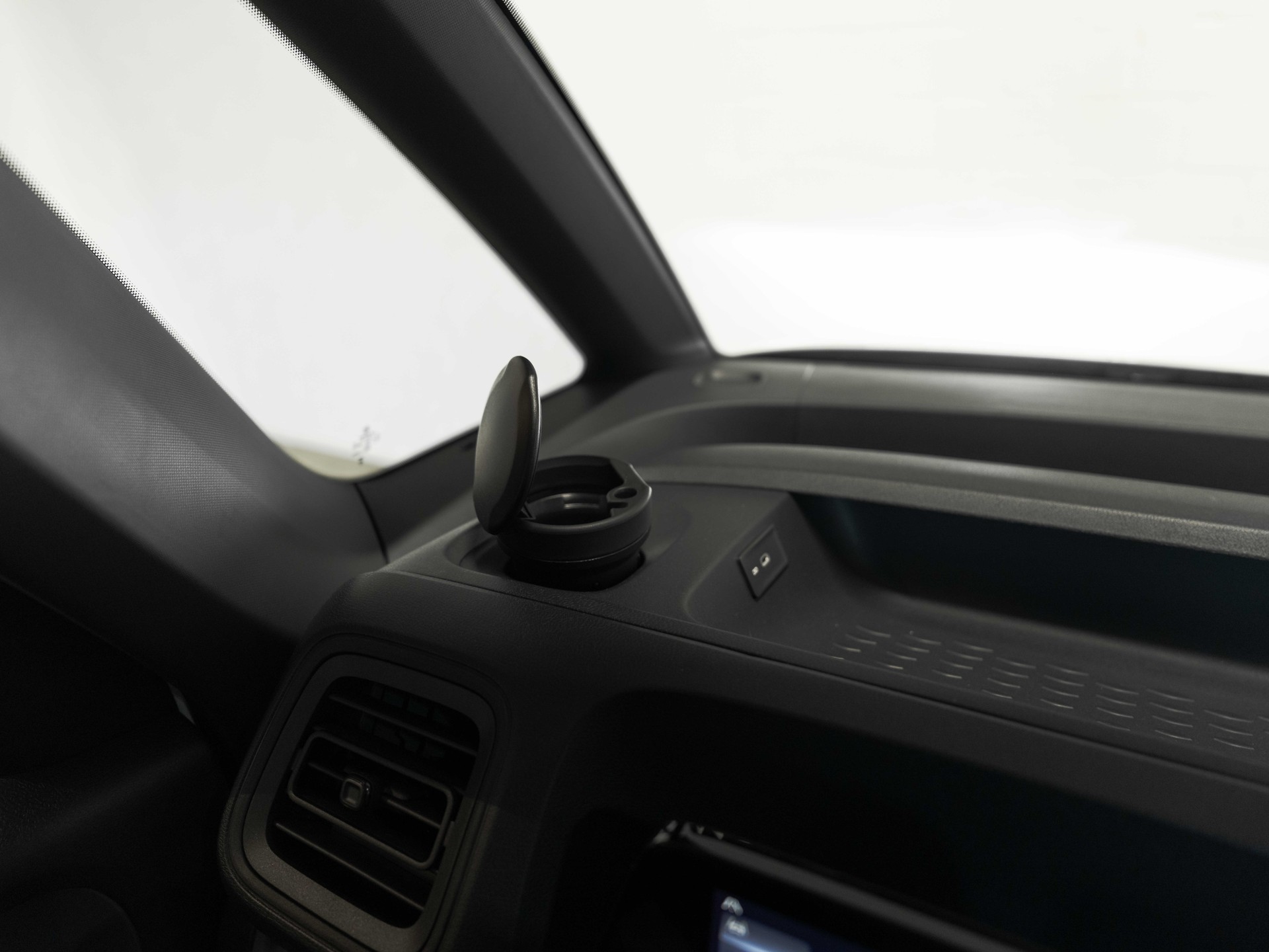VW ID. Buzz Cargo Pro NEUSTES MODELL 5 Jahre oder 150'000km Werksgarantie-image-37