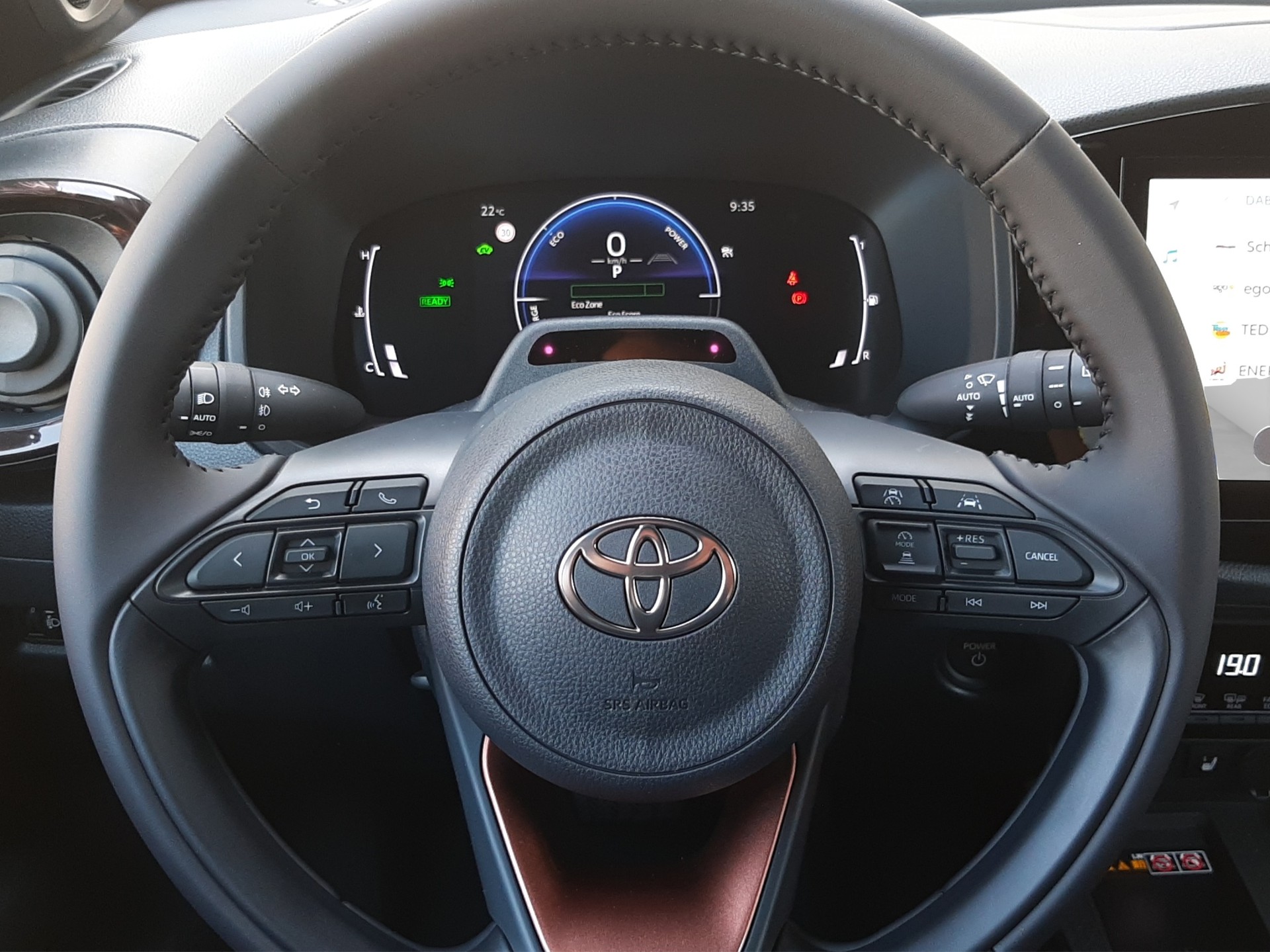 TOYOTA Aygo X 1.5 VVT-i HSD Style-image-10