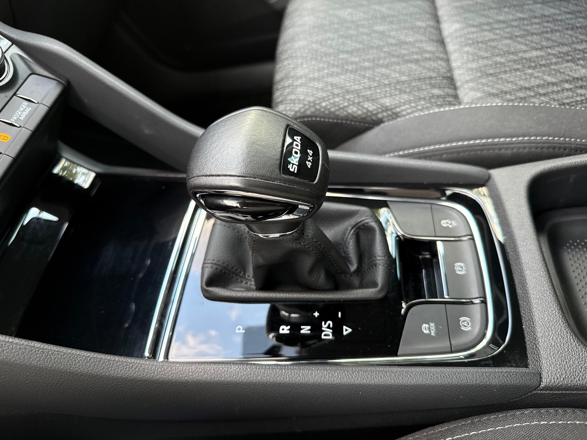 SKODA Karoq 2.0 TDI Style 4x4 DSG-image-28