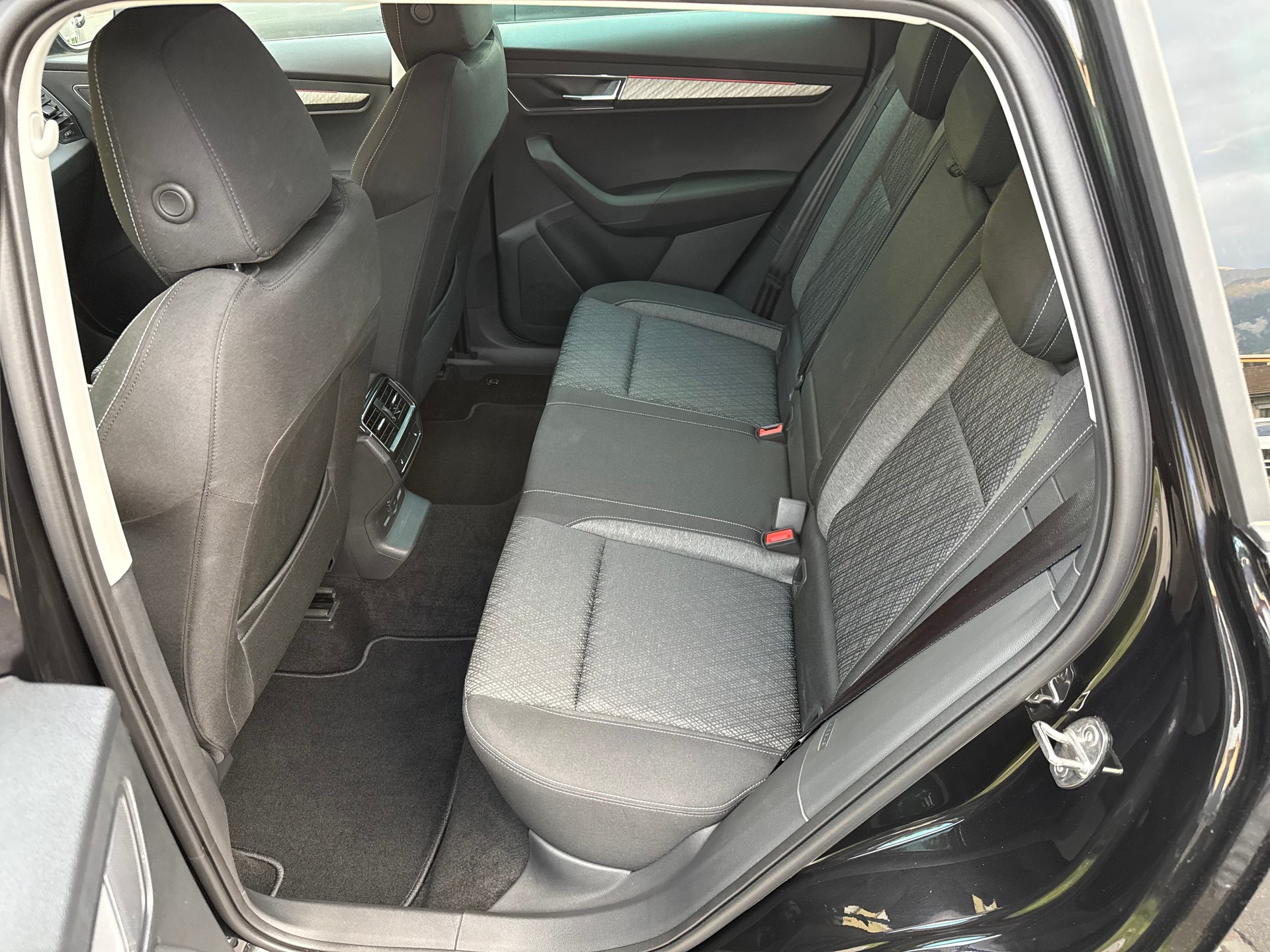 SKODA Karoq 2.0 TDI Style 4x4 DSG-image-16
