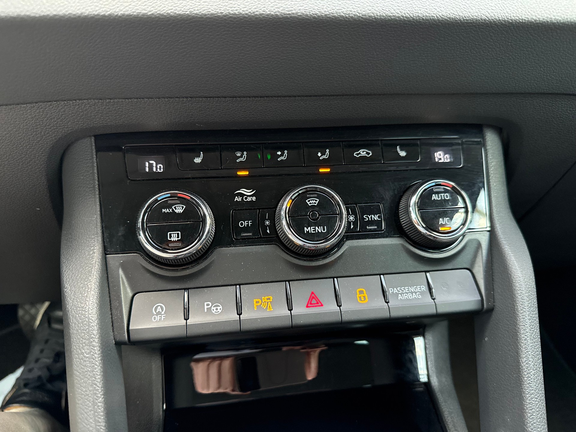 SKODA Karoq 2.0 TDI Style 4x4 DSG-image-12