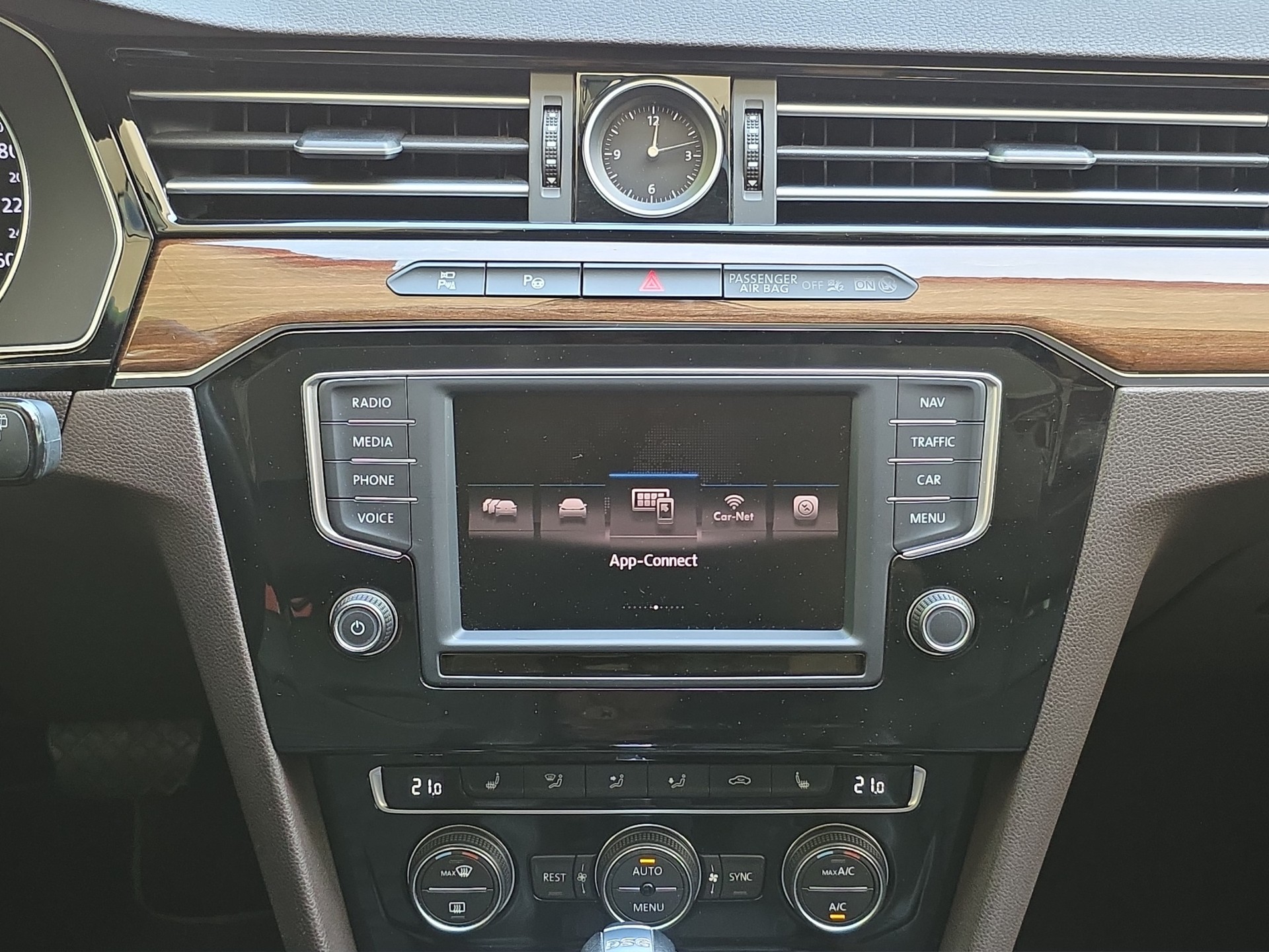 VW Passat Variant 2.0 TSI BMT Highline 4Motion DSG-image-14