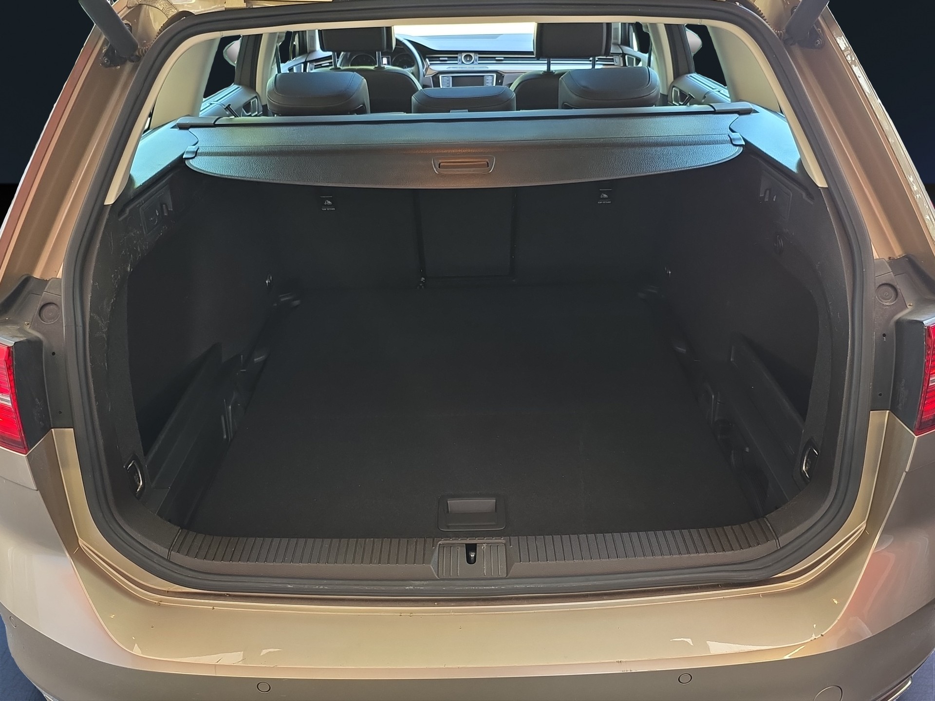 VW Passat Variant 2.0 TSI BMT Highline 4Motion DSG-image-16