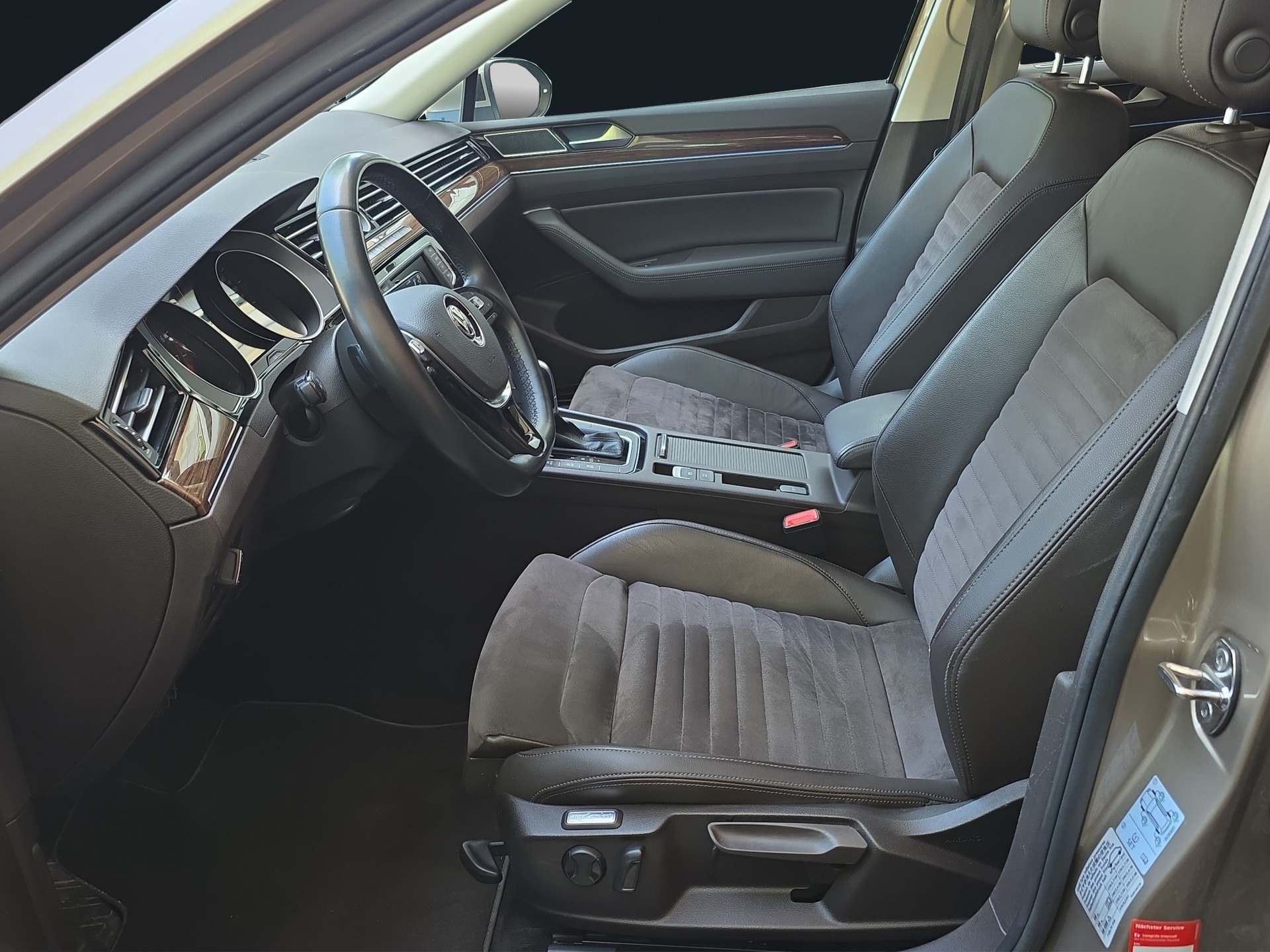 VW Passat Variant 2.0 TSI BMT Highline 4Motion DSG-image-9