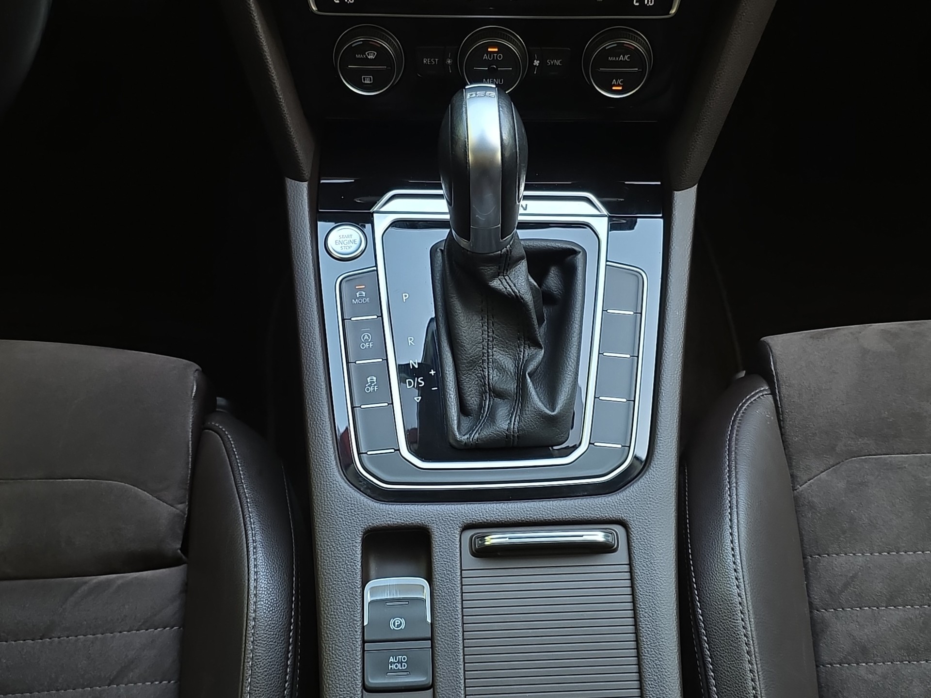 VW Passat Variant 2.0 TSI BMT Highline 4Motion DSG-image-12