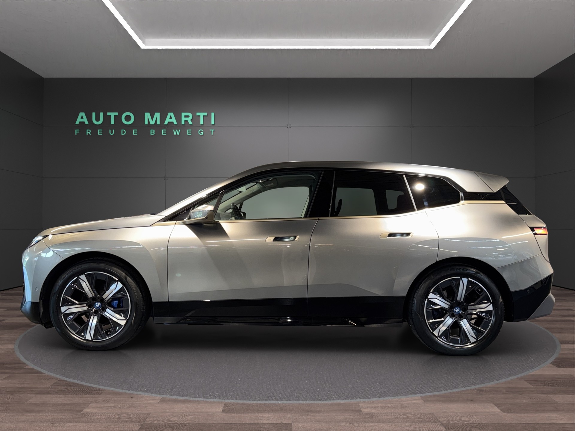 BMW iX xDrive50-showroom-element-2