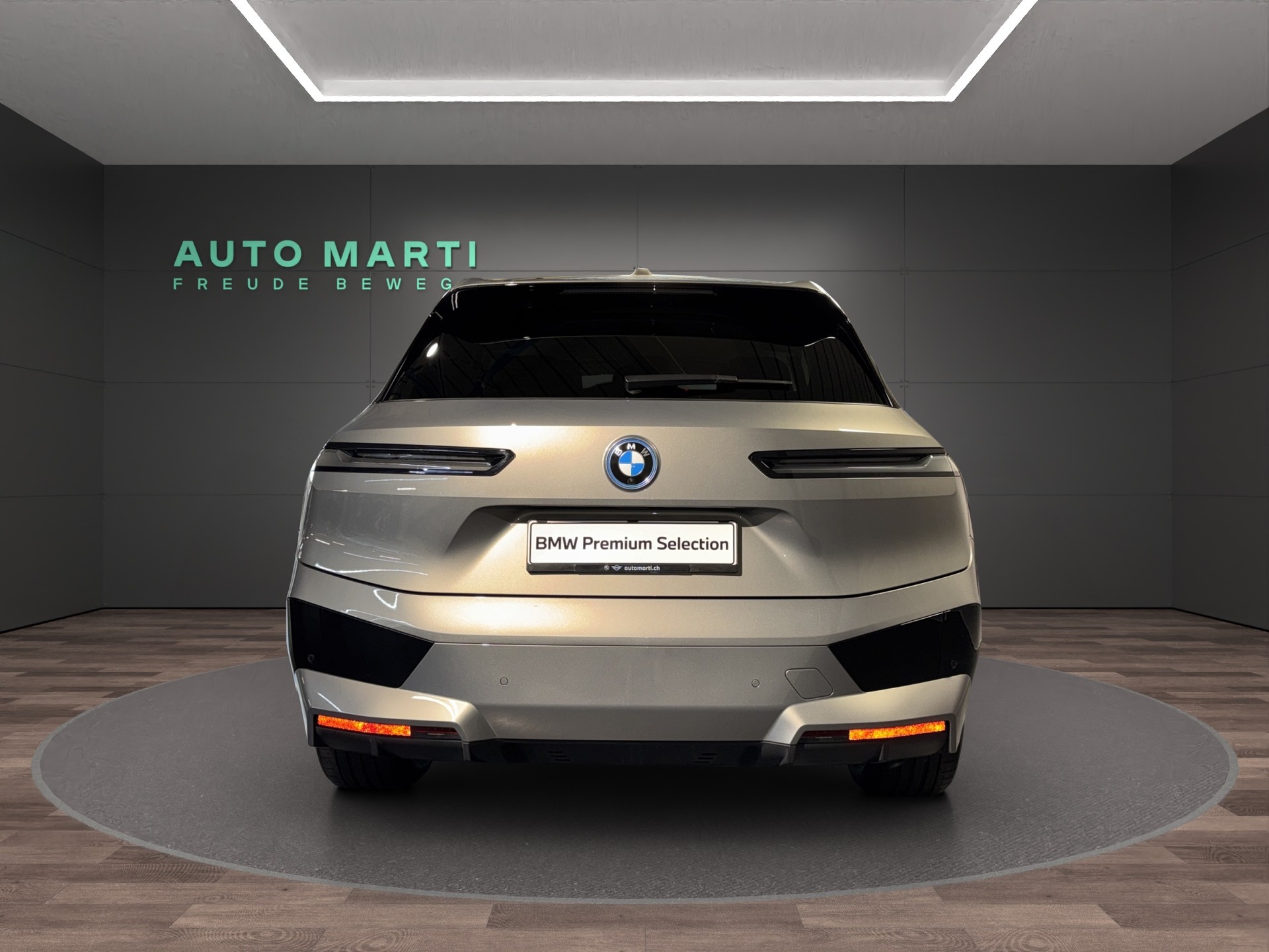 BMW iX xDrive50-showroom-element-3
