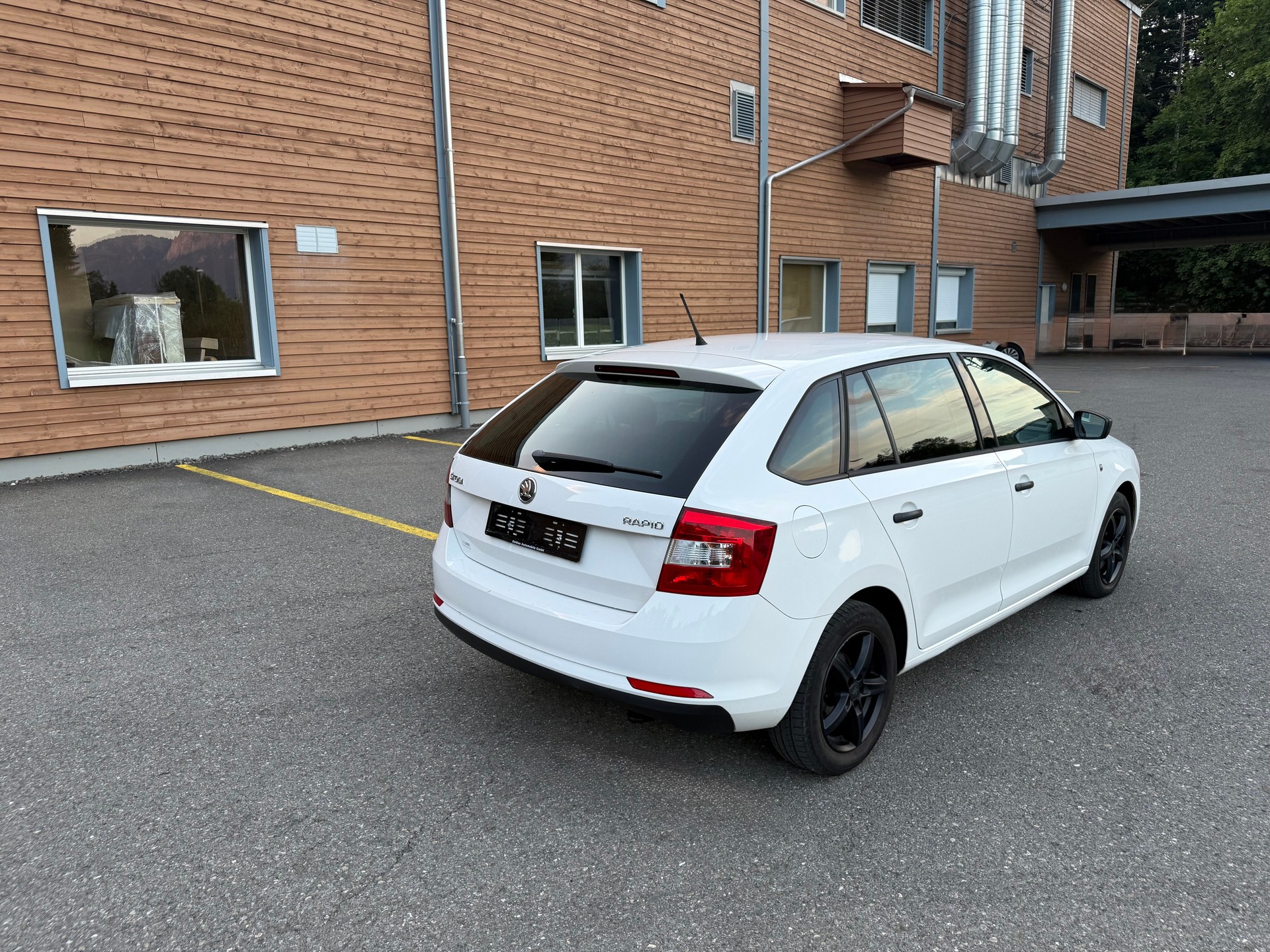 SKODA Rapid Spaceback 1.2 TSI Ambition-image-4