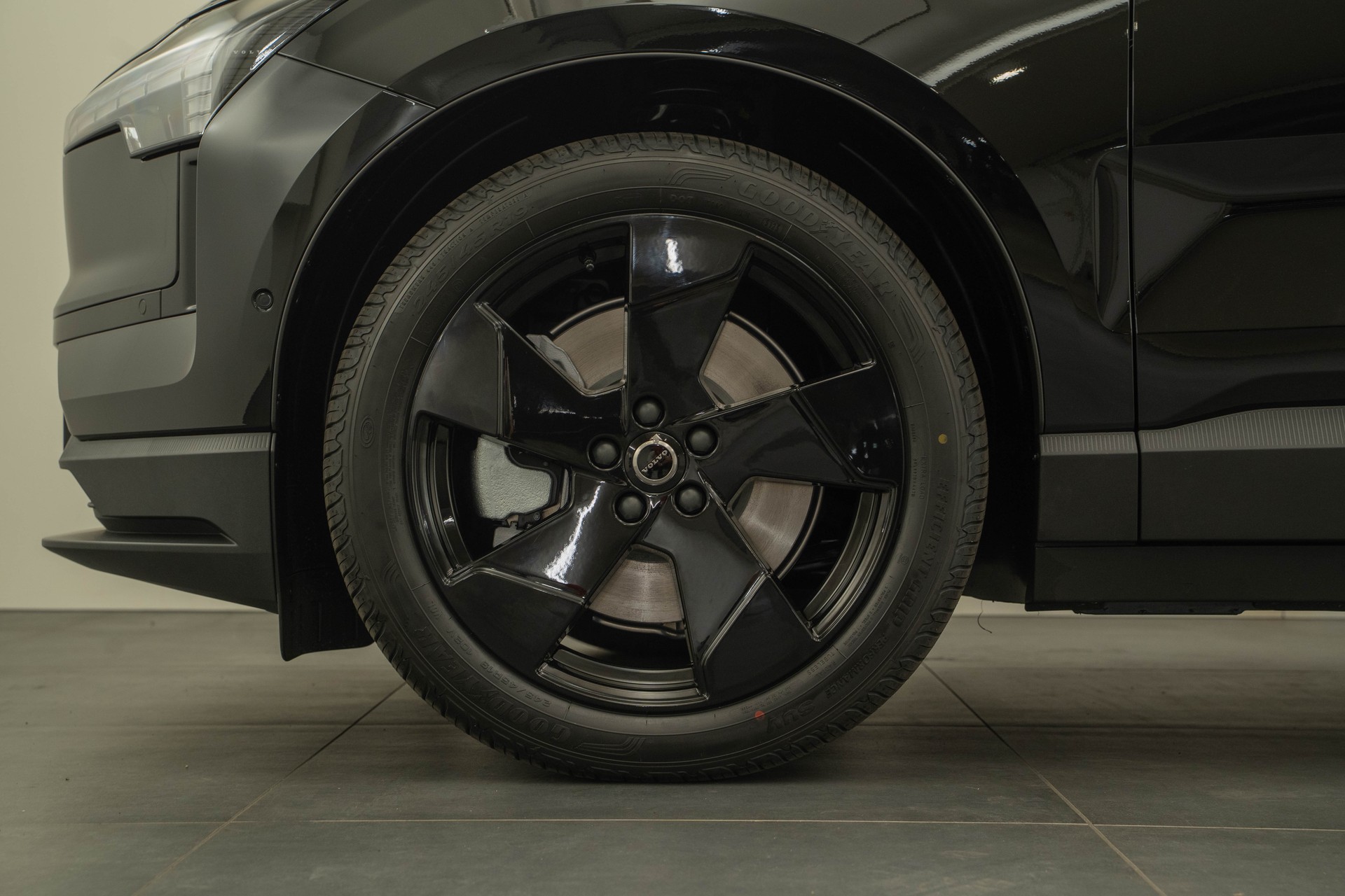 VOLVO EX30 E60 Twin Ultra Performance Sw. Black Ed. AWD-image-14