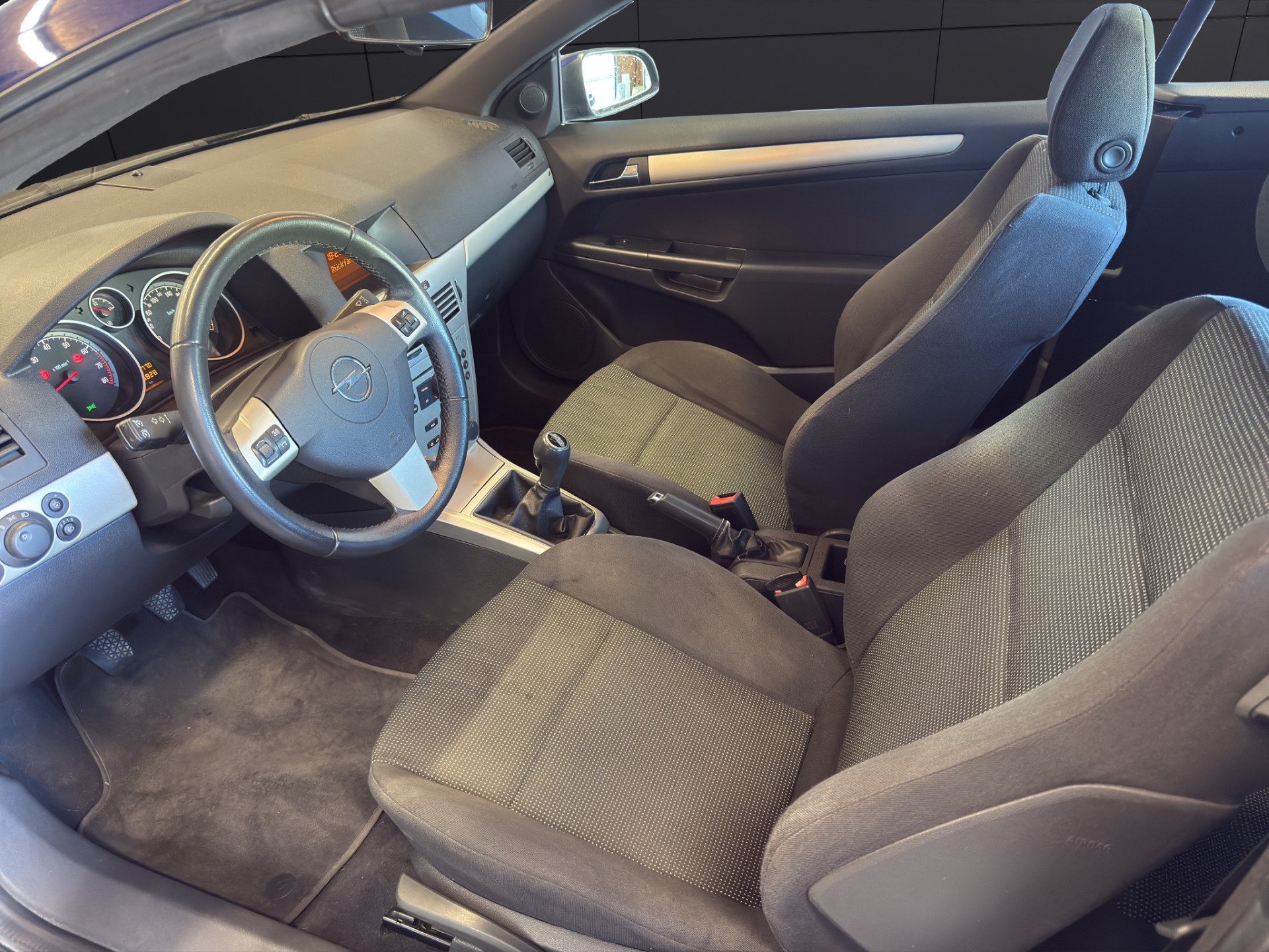 OPEL Astra TT 1.8i 16V Enjoy-image-8
