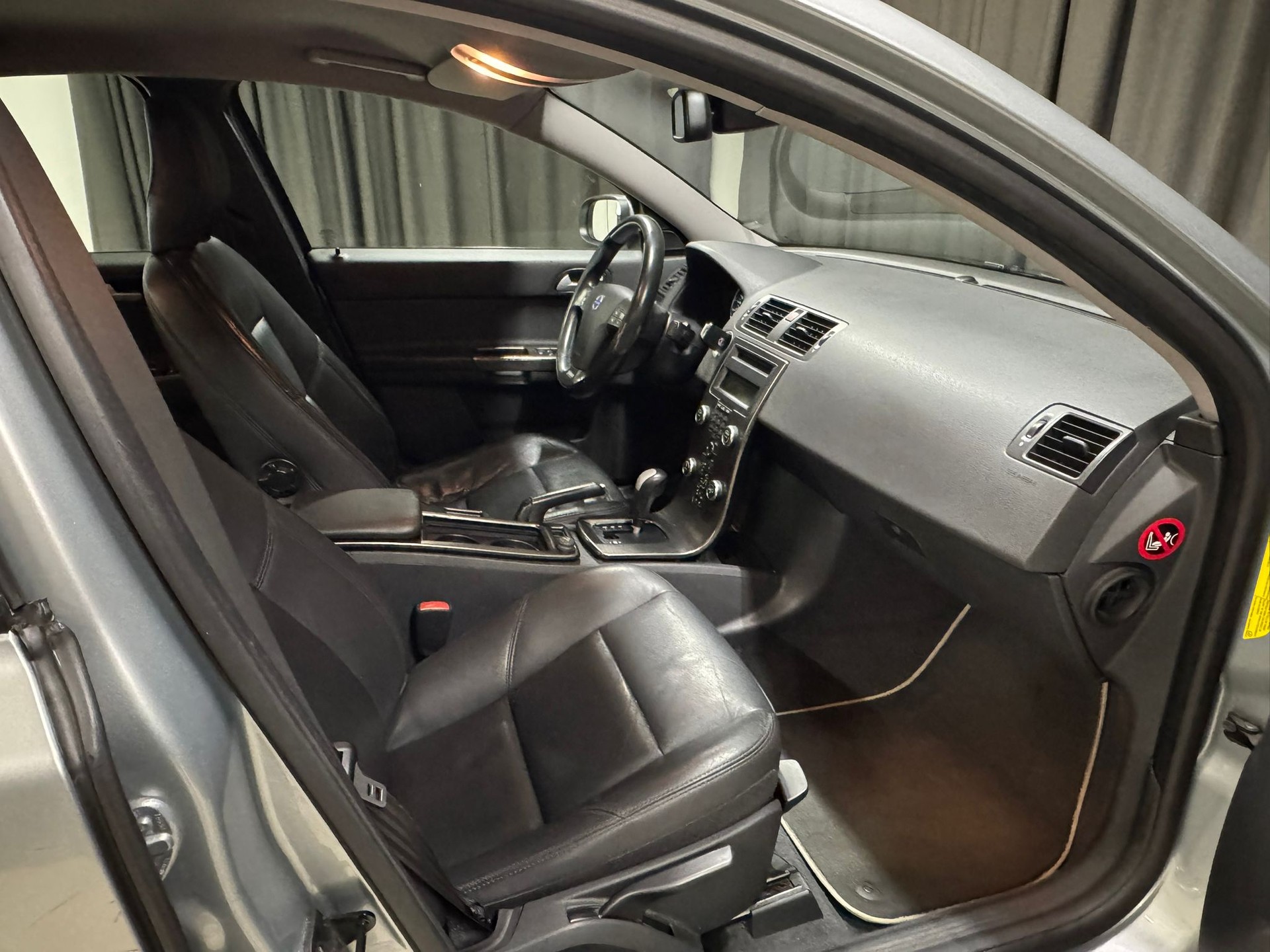 VOLVO S40 D5 Momentum Geartronic-image-12