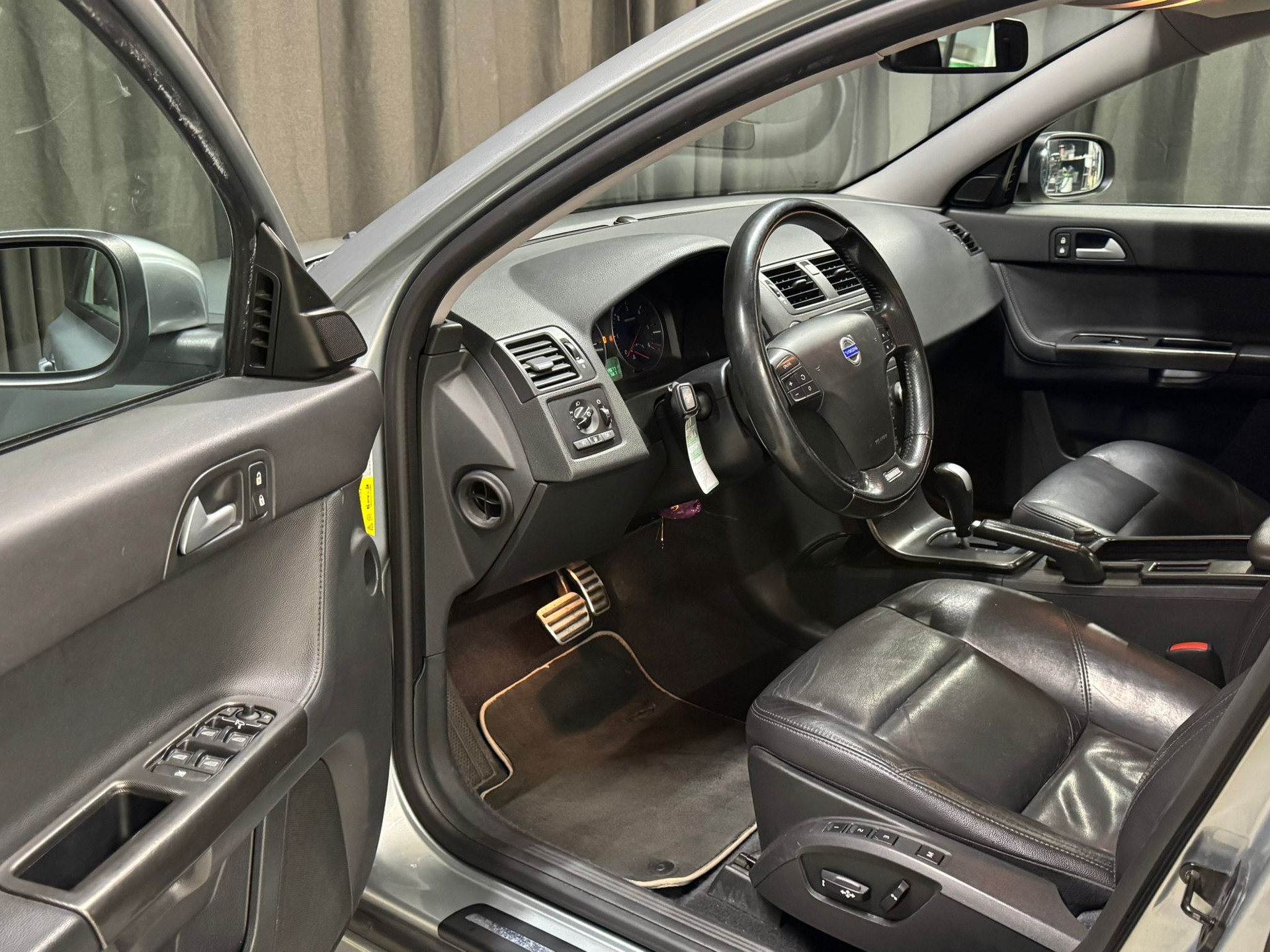 VOLVO S40 D5 Momentum Geartronic-image-7