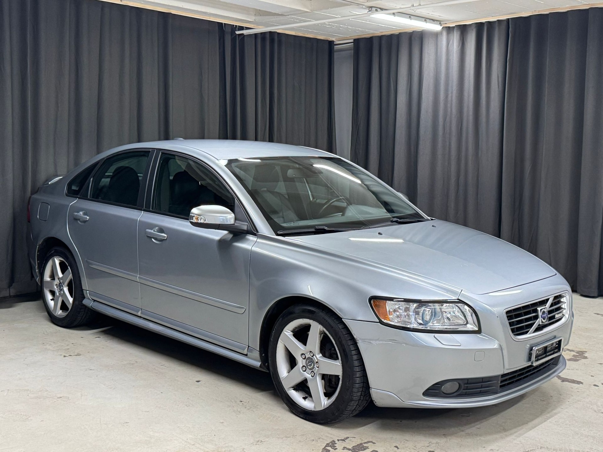 VOLVO S40 D5 Momentum Geartronic-image-1