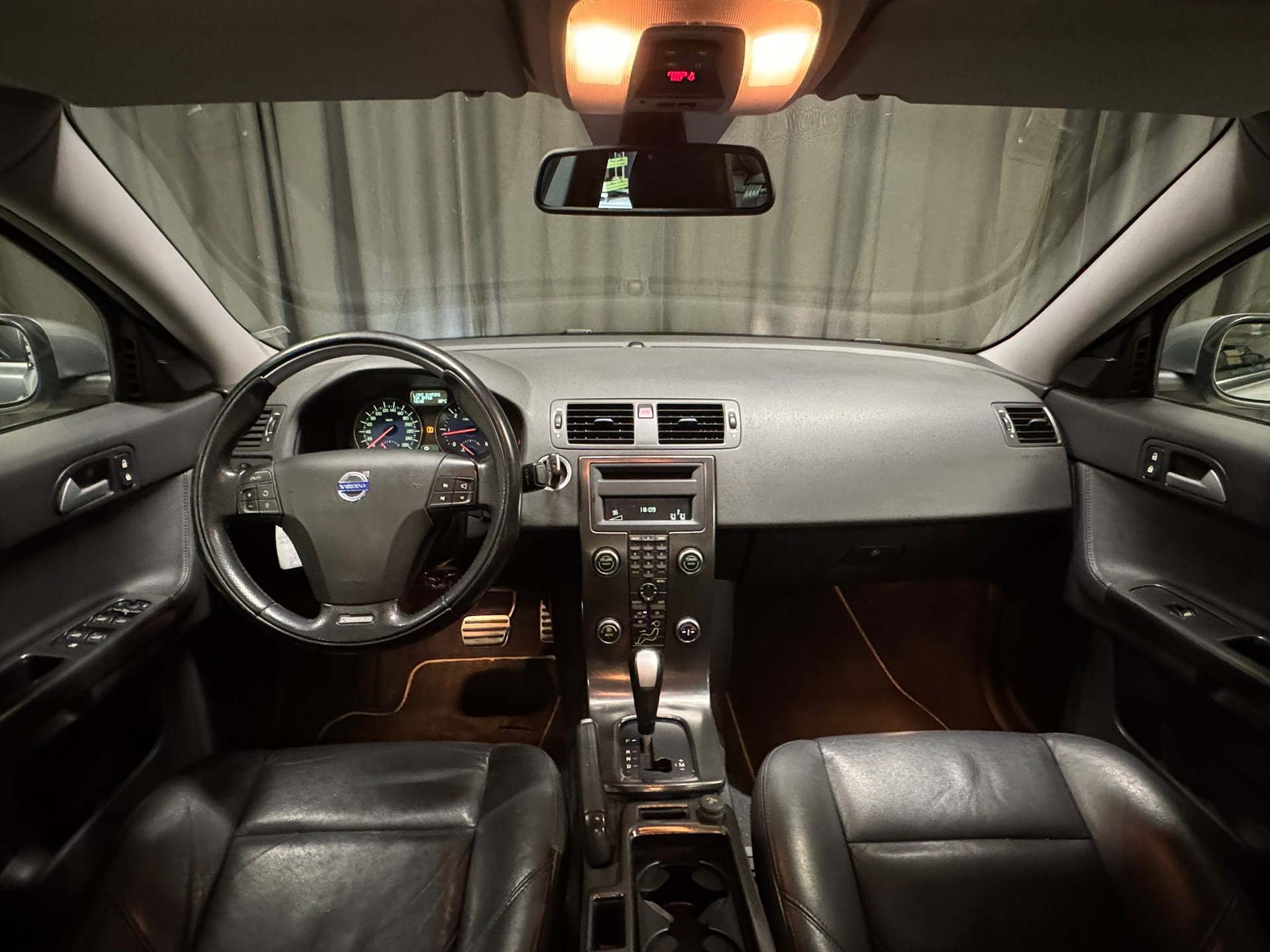 VOLVO S40 D5 Momentum Geartronic-image-11