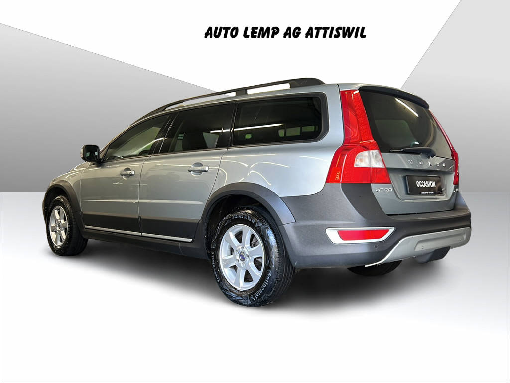 VOLVO XC70 2.4 D5 Momentum AWD-showroom-element-2