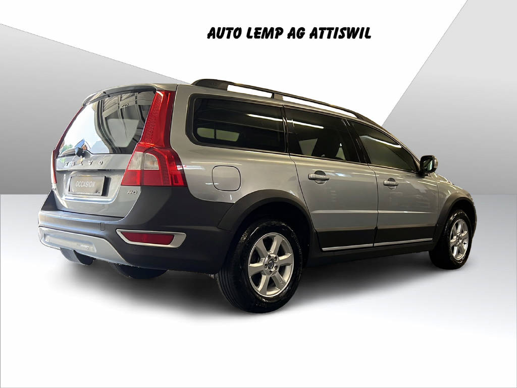 VOLVO XC70 2.4 D5 Momentum AWD-showroom-element-3