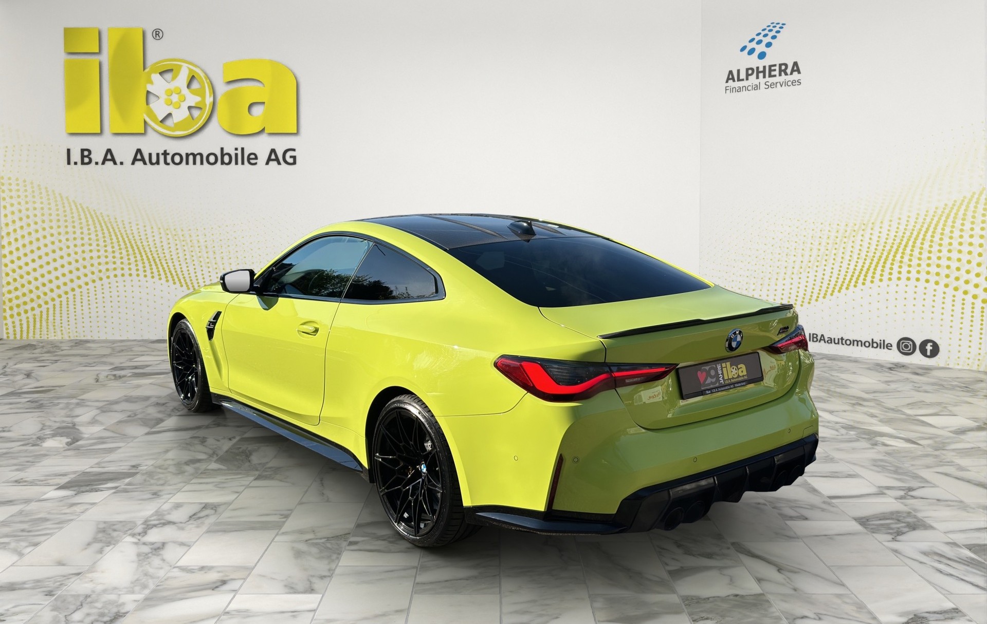 BMW M4 Coupé Competition (CH) INDIVIDUAL M Race Track Paket Carbon-showroom-element-2