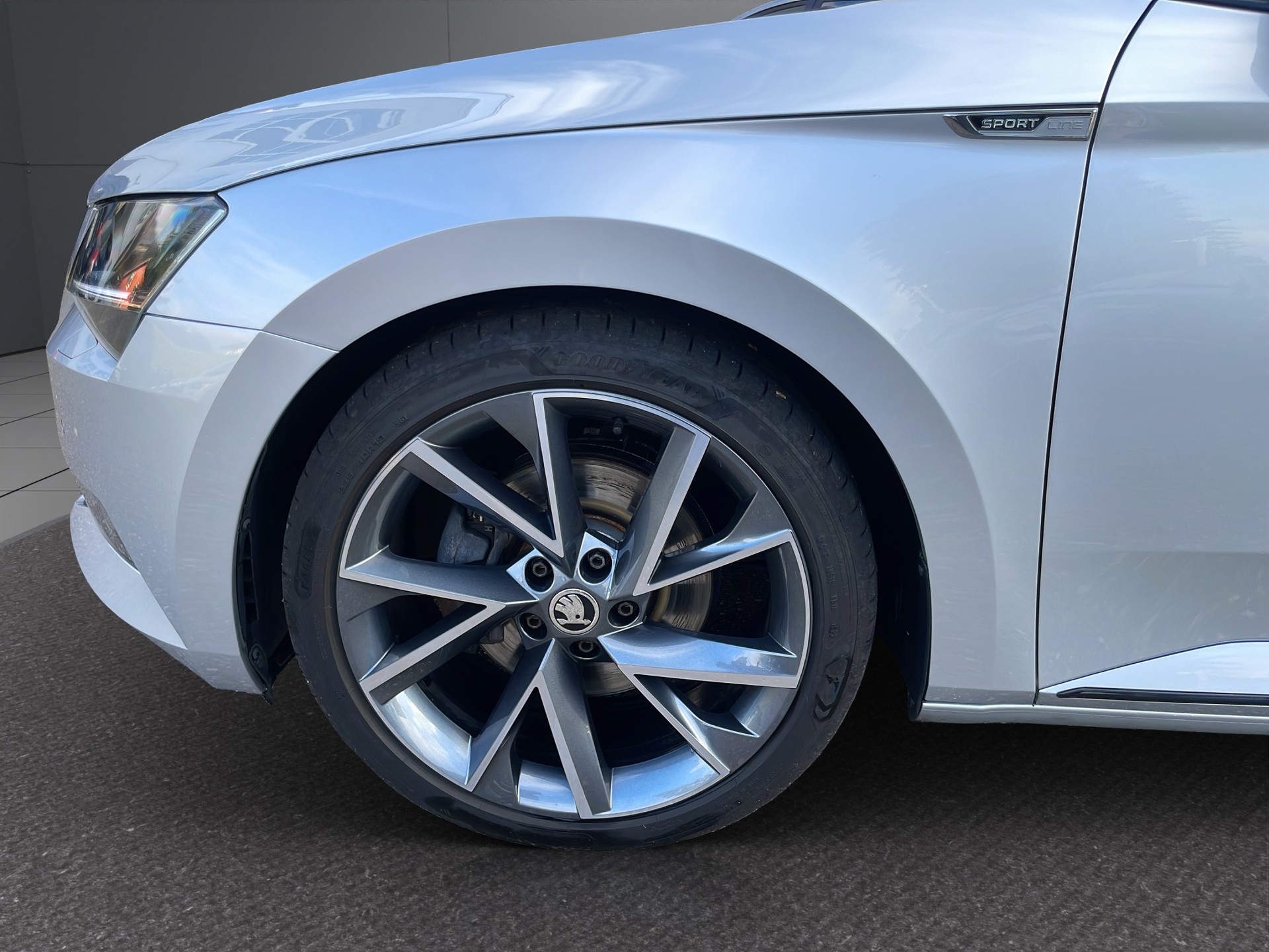 SKODA Superb Combi 2.0 TDi SportLine Ambition 4x4 DSG-image-12