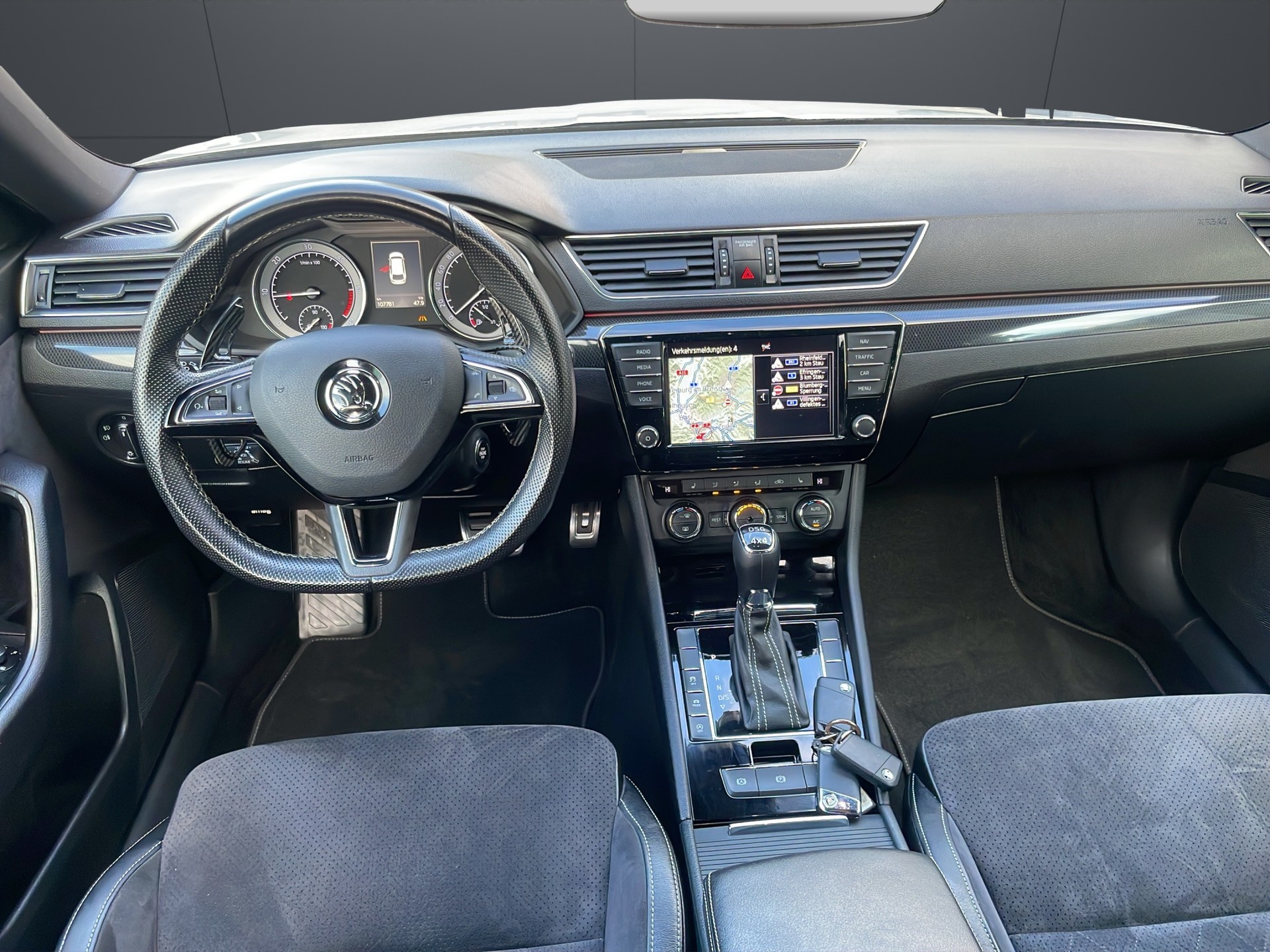 SKODA Superb Combi 2.0 TDi SportLine Ambition 4x4 DSG-image-8